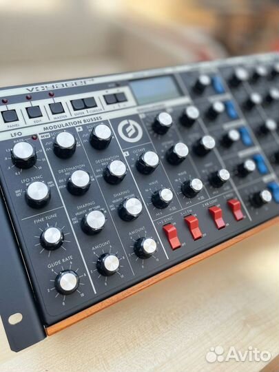 Аналоговый синтезатор Moog voyager