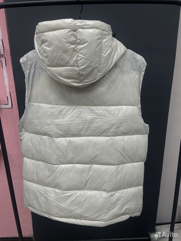 Безрукавка moncler белая