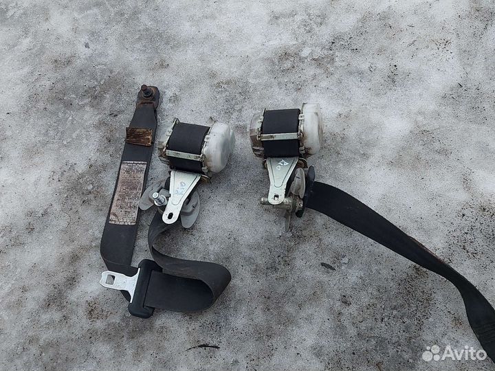 Ремень безопасности задний Тойота рав PAV 4 с 2005