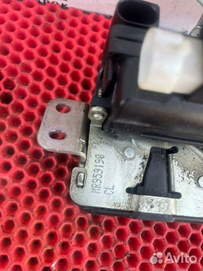 Замок багажника Mitsubishi Colt 1.3 2007