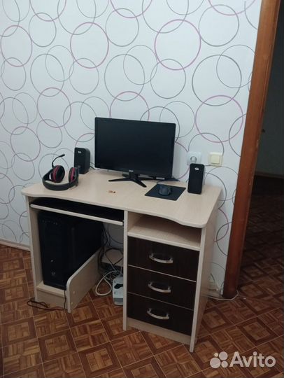 Компьютерный стол