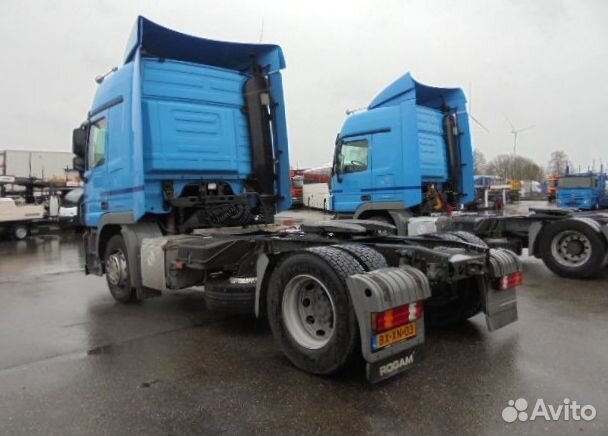 Pазбираем грузовик Mercedes-Benz Actros mpiii 2009