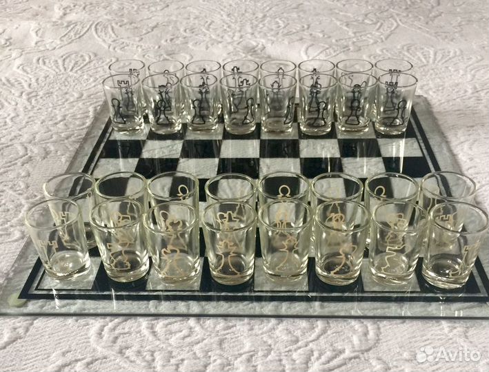 Шахматы (пьяные) стеклянные стаканчики размер доск