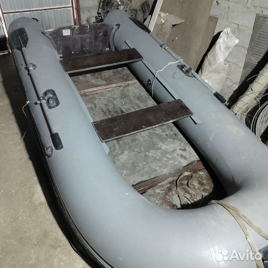 Лодка с мотором