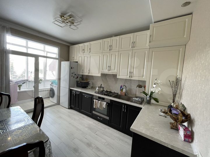 2-к. квартира, 64 м², 1/9 эт.