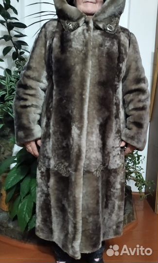 Шуба мутоновая с капюшоном 54