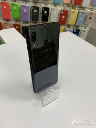 Samsung Galaxy A20, 3/32 ГБ