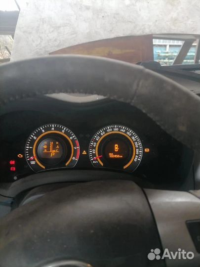 Toyota Auris 1.6 AT 124 л.с. 2011 битый 103 000 км