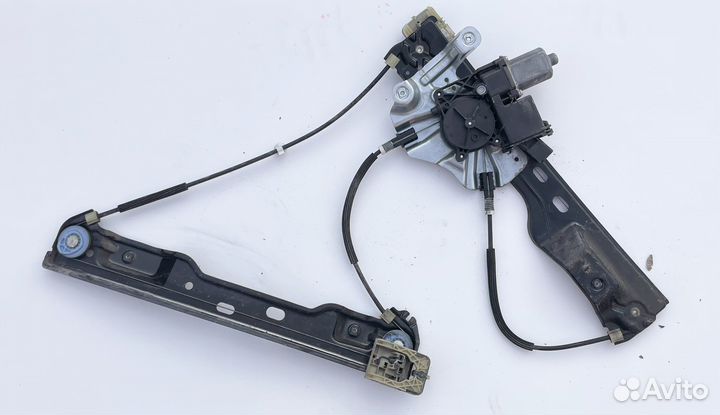 Стеклоподъемник левый передний Opel Astra J