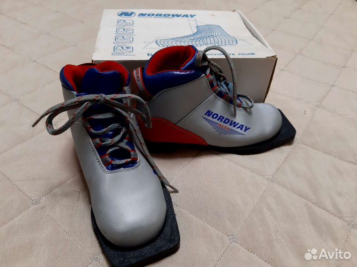 Лыжные ботинки