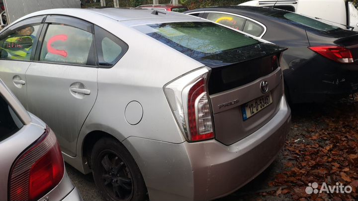 Дверь 3-5 toyota prius XW30 2012