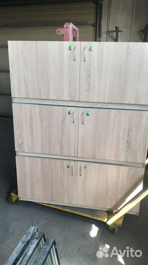 Три тумбочки одинаковые