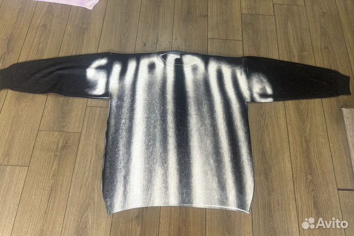 Свитер Supreme Blurred Logo