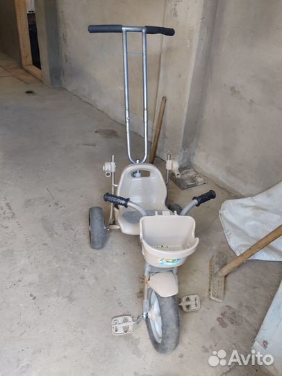 Трехколесный велосипед с ручкой