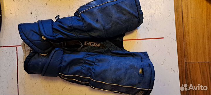 Хоккейная форма (Продаю отдельно). Клюшки. Стельки