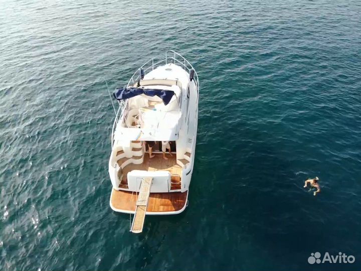 Аренда моторной яхты Azimut 39 в Геленджике