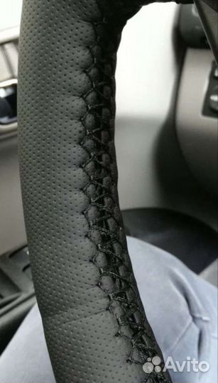 Оплетки на руля с черной и красной строчкой