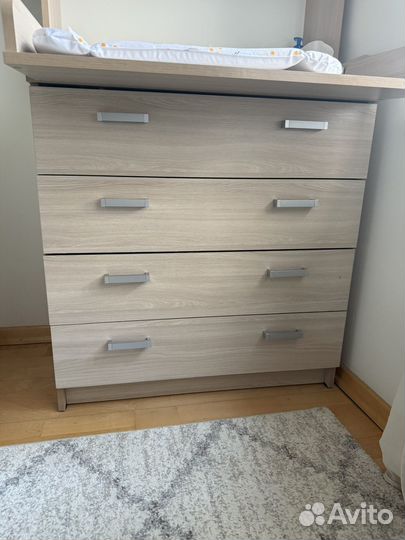 Пеленальный комод со столиком