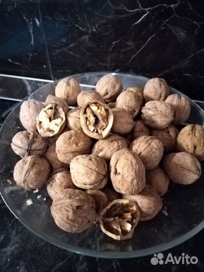 Грецкий орех в скорлупе домашний