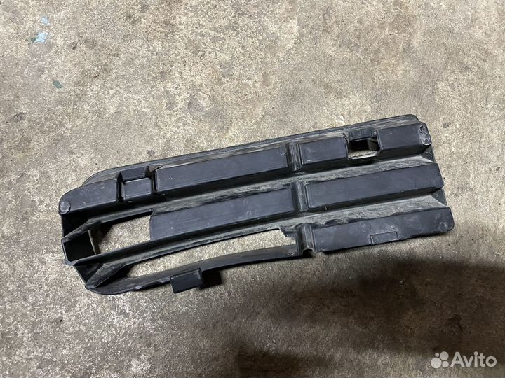 Решетки бампера (левая+правая) VW Golf 4