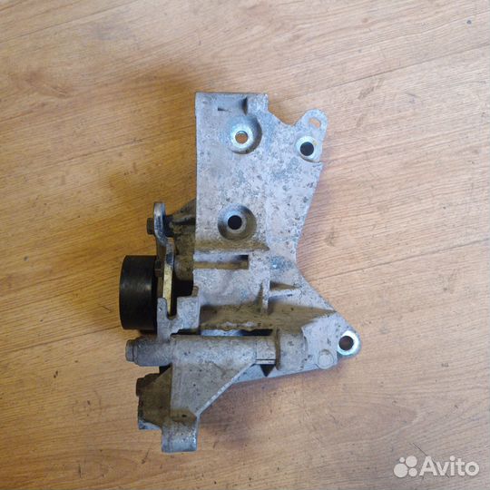 Кронштейн генератора renault megane 2