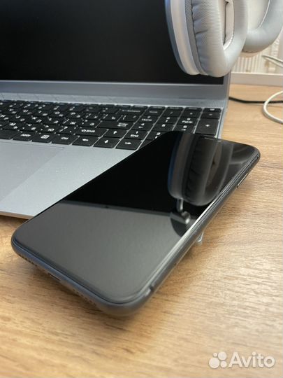 Продам iPhone 11 64G