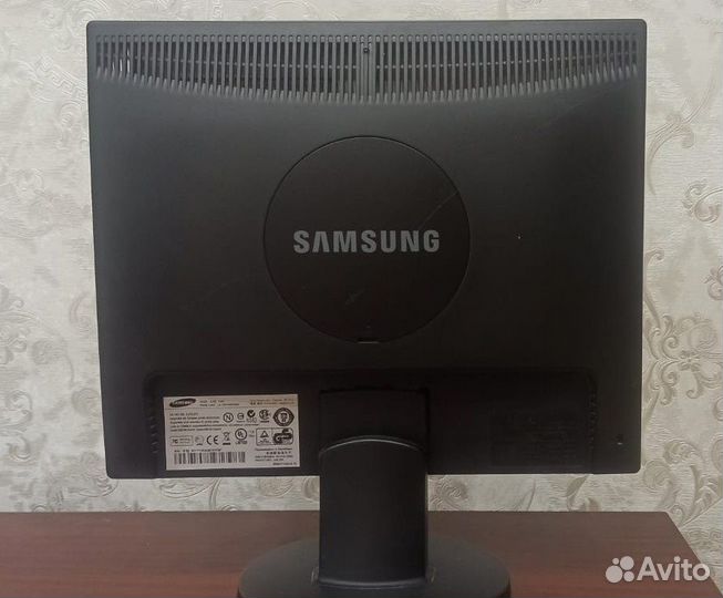 Монитор Samsung SyncMaster 743N, 60гц, 18