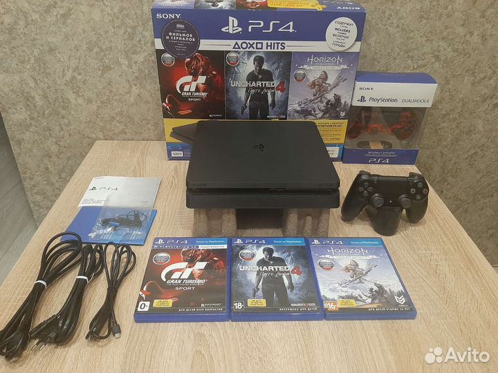 Sony PS4 + 2 геймпада + бесплатно 700 игр