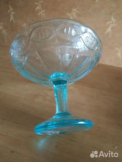 Вазы на ножке стекло цветное