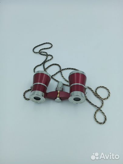 Театральный бинокль с цепочкой