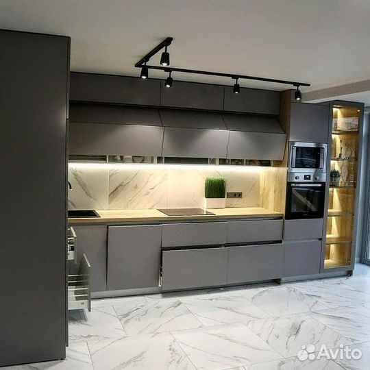 Прямая кухня на заказ под ключ. Фабрика Озерки