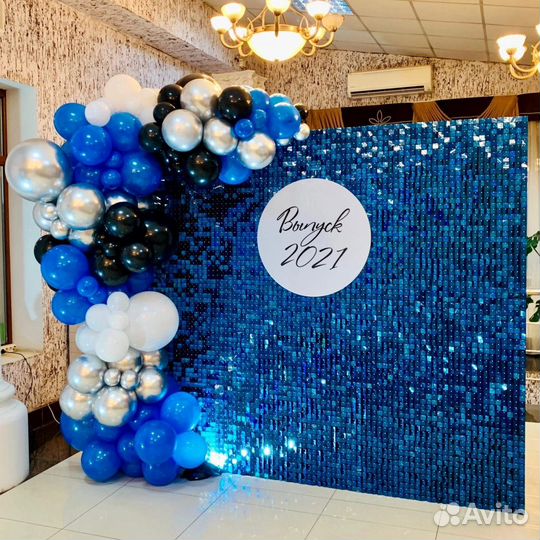 Фотозона из пайеток на выпускной разные цвета