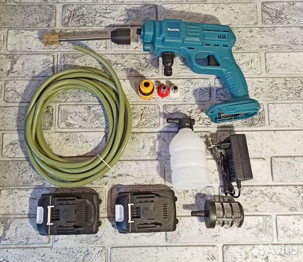 Аккумуляторная мойка Makita