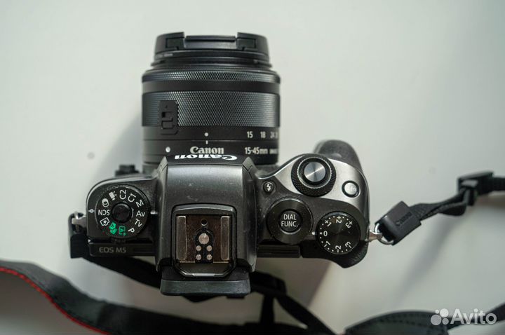 Фотоаппарат Canon EOS M5 с китовым объективом