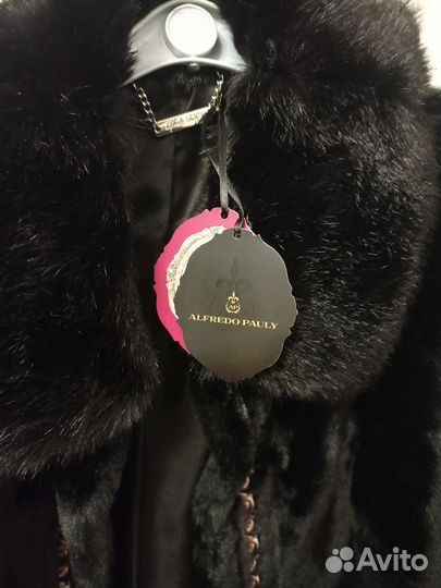 Искусственная шуба черная, короткая