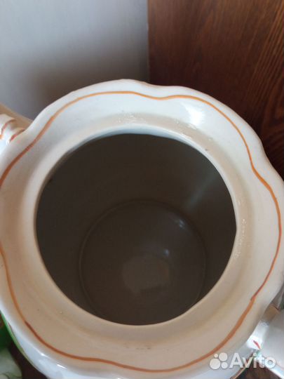 Заварочный чайник и кувшин