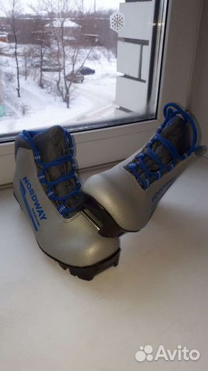 Продам лыжные ботинки размер 34