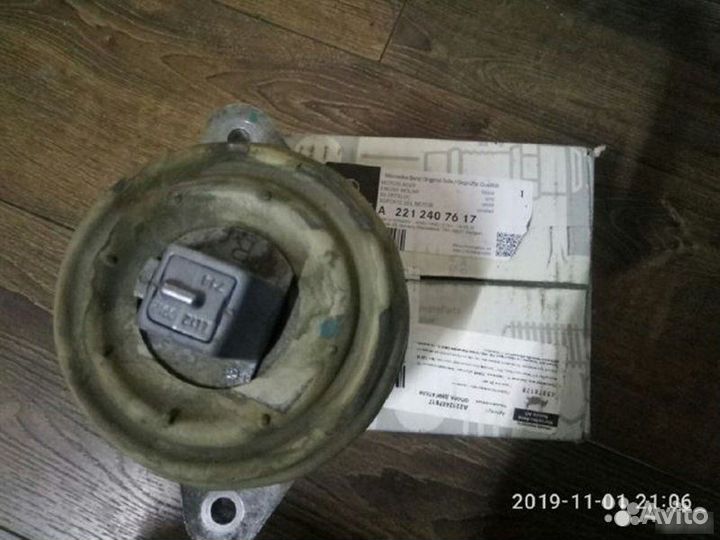 Опора двигателя Mercedes-Benz E-Class W212