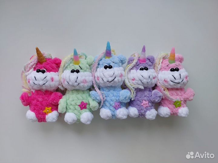 Вязаные брелки единорог