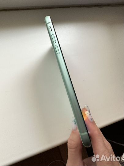 Телефон iPhone 11