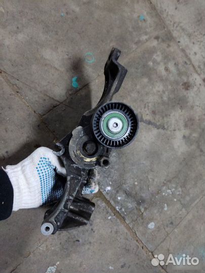 Кронштейн генератора Renault Megane 2