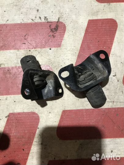 Отбойник двери багажника Nissan X-Trail II (2007—2