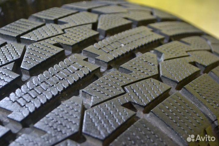 Toyo Observe Garit GIZ 205/60 R16