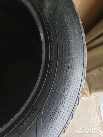 Kumho I'Zen RV Stud KC16 255/55 R18