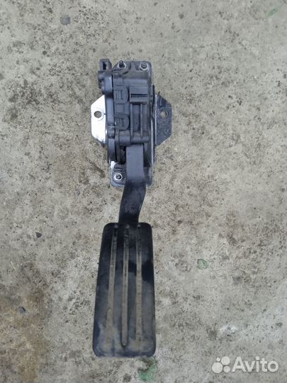 Педаль газа Renault Duster 1