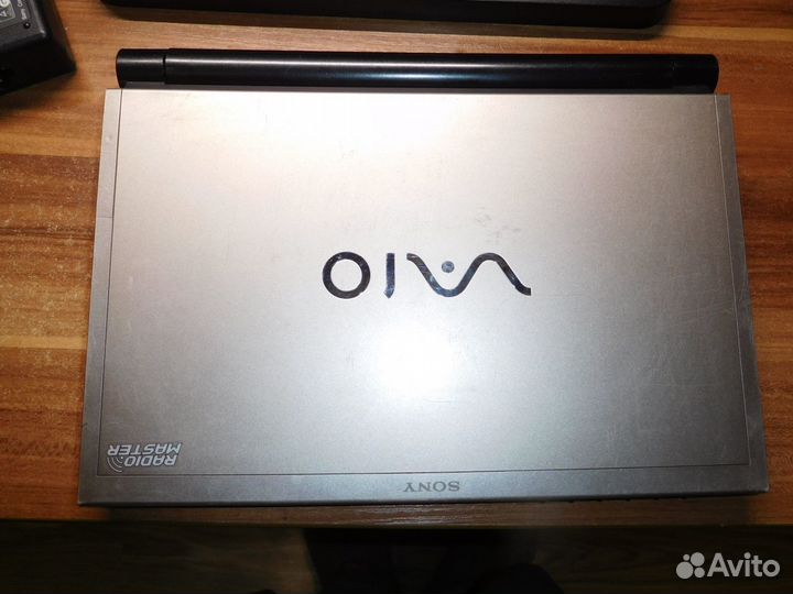 Компактный 11-дюймовый ноутбук Sony TZ2RMN с док-с