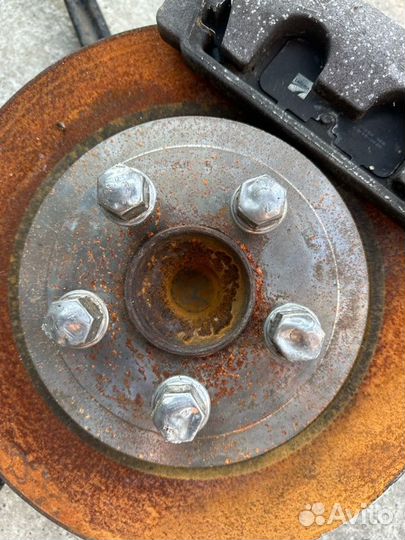 Ступица передняя левая Chrysler 300C LX EXF 2011