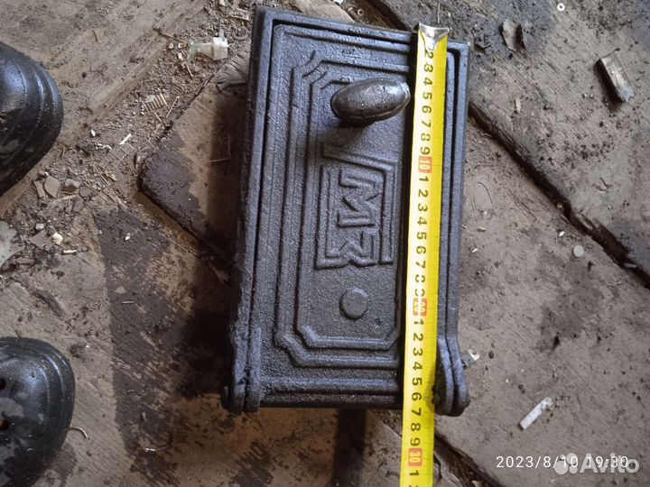 Чугунная дверца