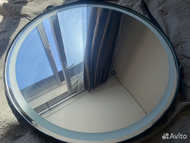 Зеркало настенное на ремне