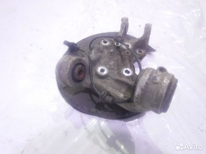 Кулак задний правый Хонда